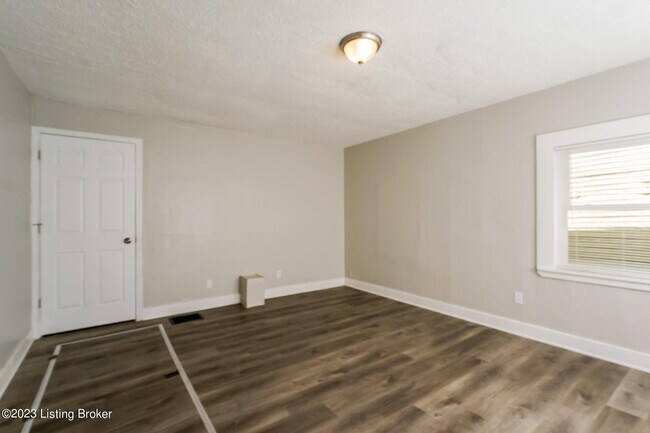 Building Photo - 1720 Wilson Ave