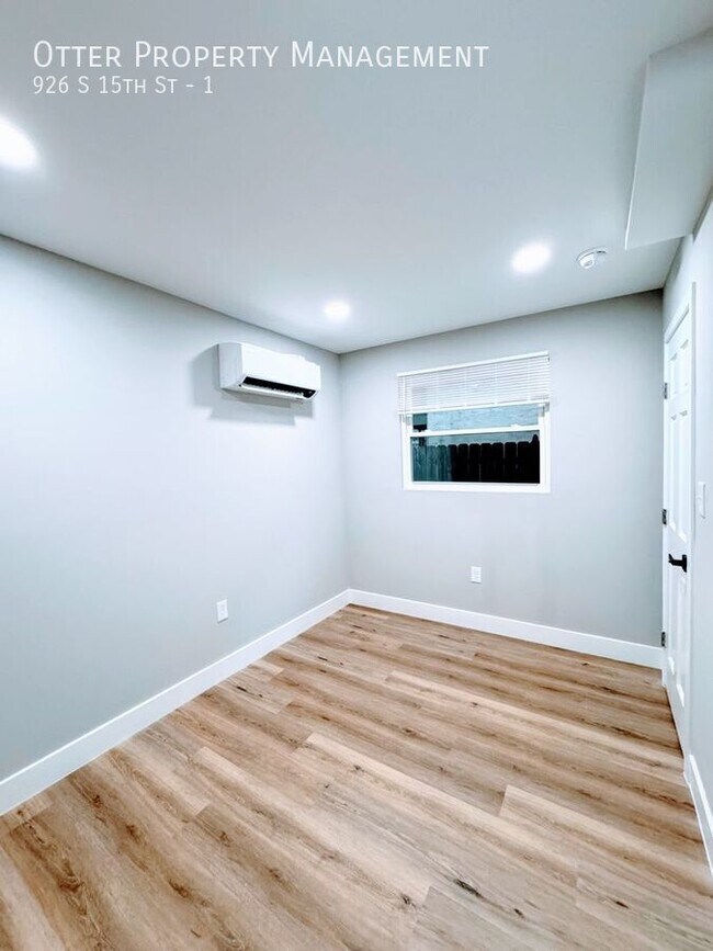 Building Photo - 926 S 15th St