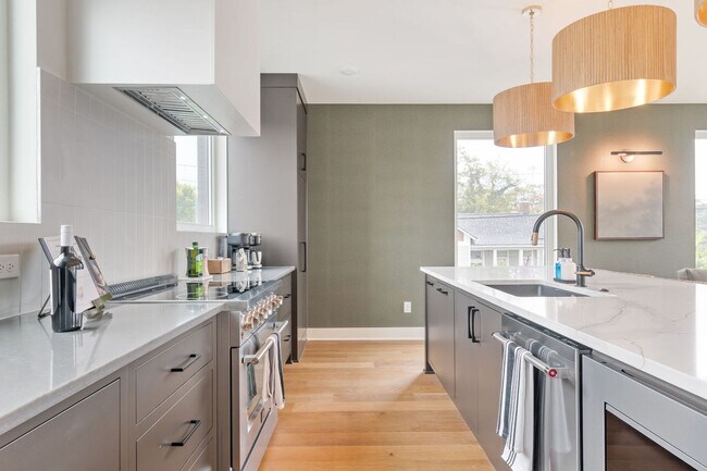 Building Photo - 1117 3rd Ave S