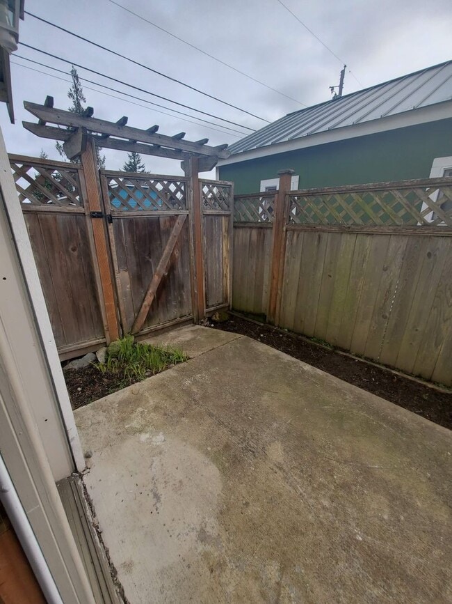 Building Photo - 1129 1/2 West 16th St., Port Angeles, WA 98362