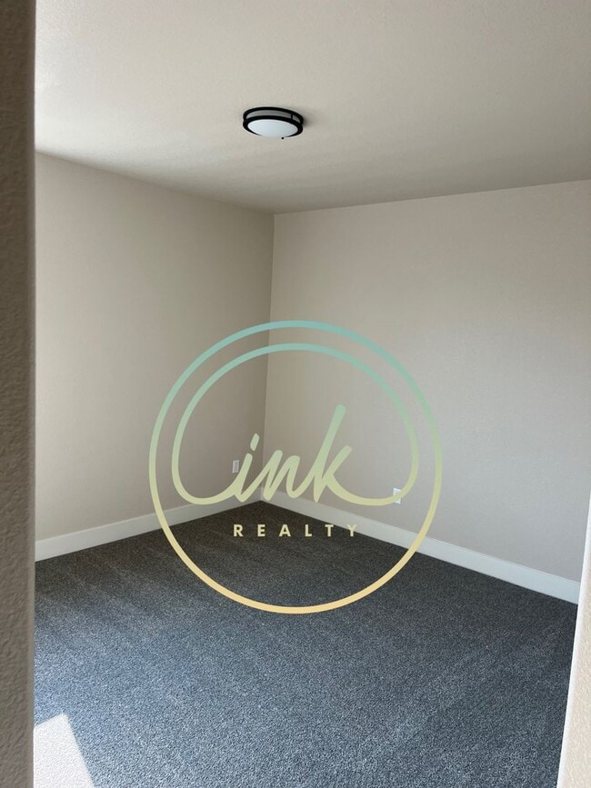 Building Photo - New Build Townhome Close to Downtown Gardn...