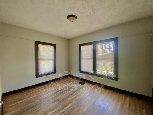 Building Photo - 1411 Roanoke Ave