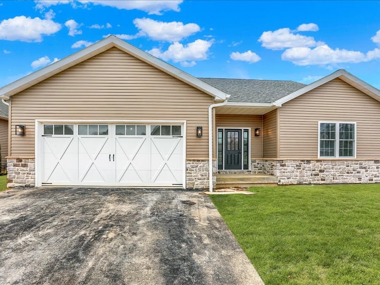 Building Photo - 51 Franklin Dr