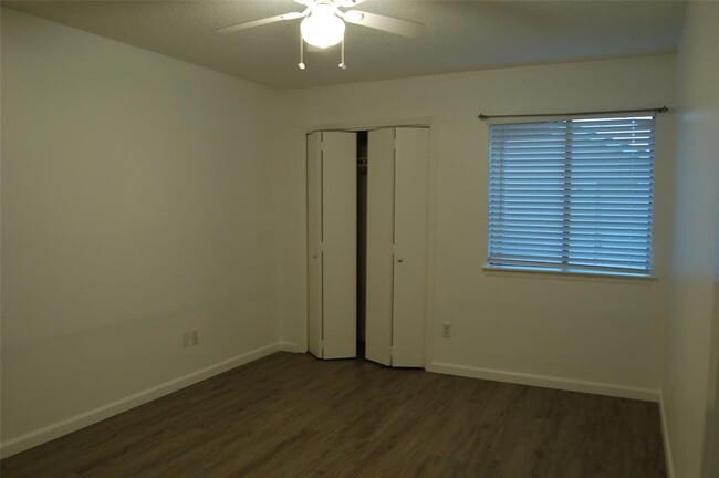 Building Photo - 1428 W Braker Ln