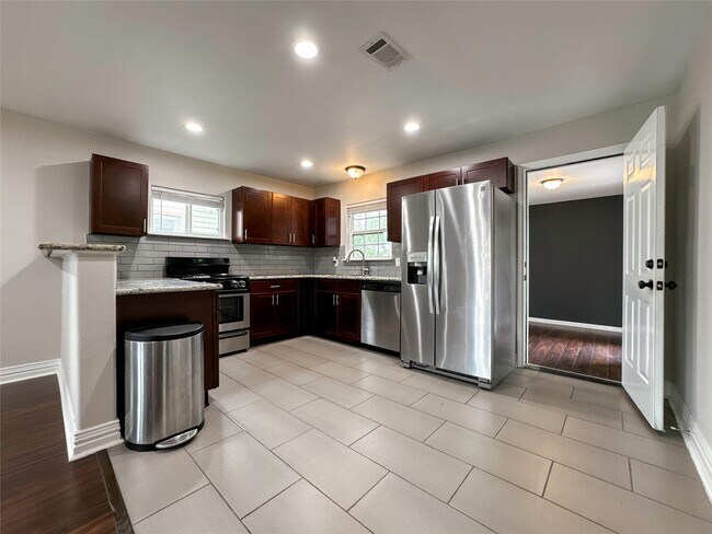 Building Photo - 2902 Elser St