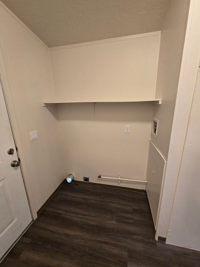 Building Photo - Pet Friendly 3 Bed / 2Bath Home w/ Carport