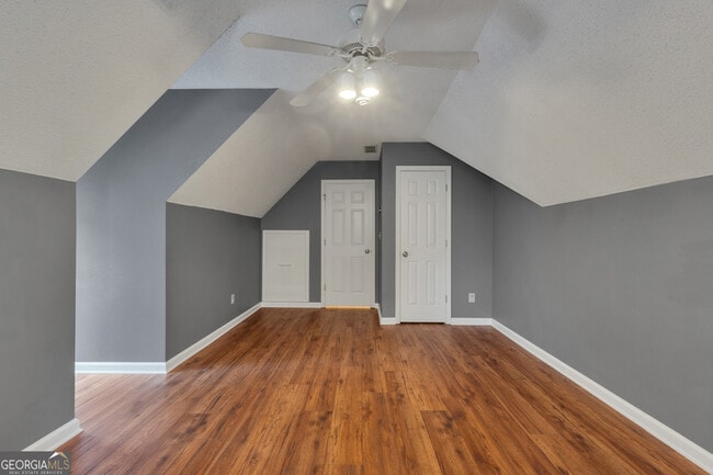 Building Photo - 135 Handshaker Ct