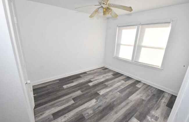 Building Photo - 2120 Kennesaw Dr