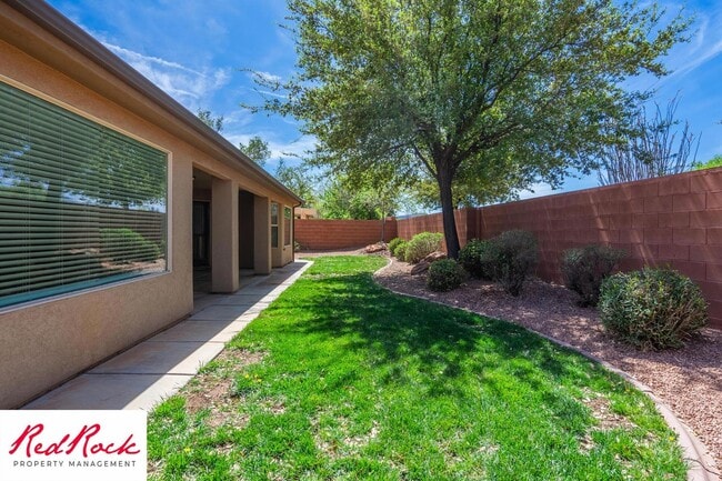 Building Photo - 4 Bedroom in Amber Estates - Newer LVP Flooring throughout home!