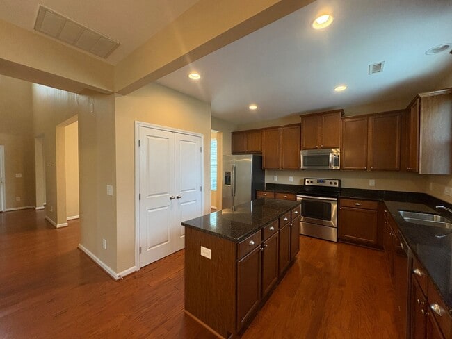 Building Photo - Gorgeous Sanford Home with Fenced Yard
