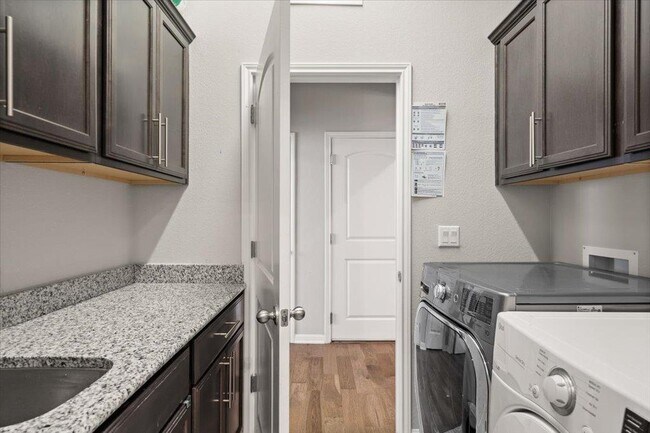 Building Photo - 11901 Deering Pl