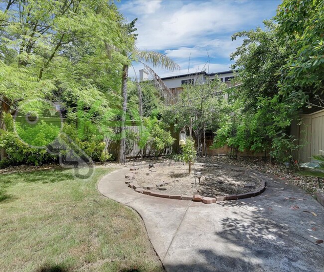 Building Photo - 208 Otter Glen Ct