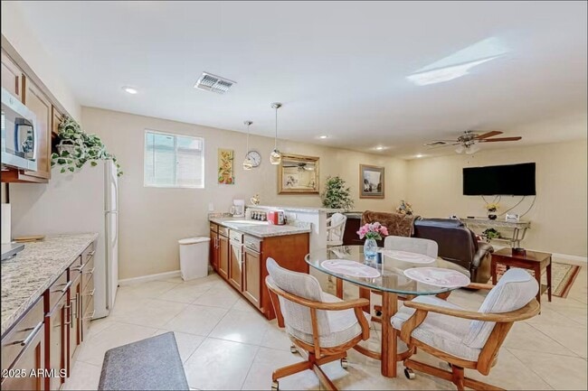 Building Photo - 2412 N 36th Pl