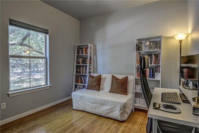Building Photo - 17106 Oak Cliff Cir