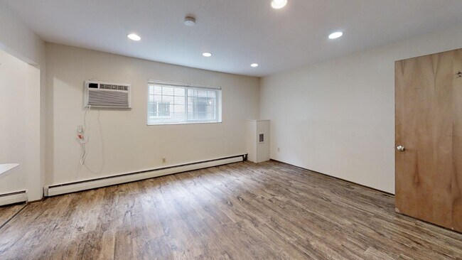 Building Photo - 120 E 13th Ave