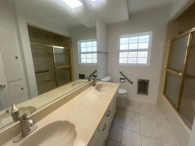 Building Photo - 429 Paulette Pl