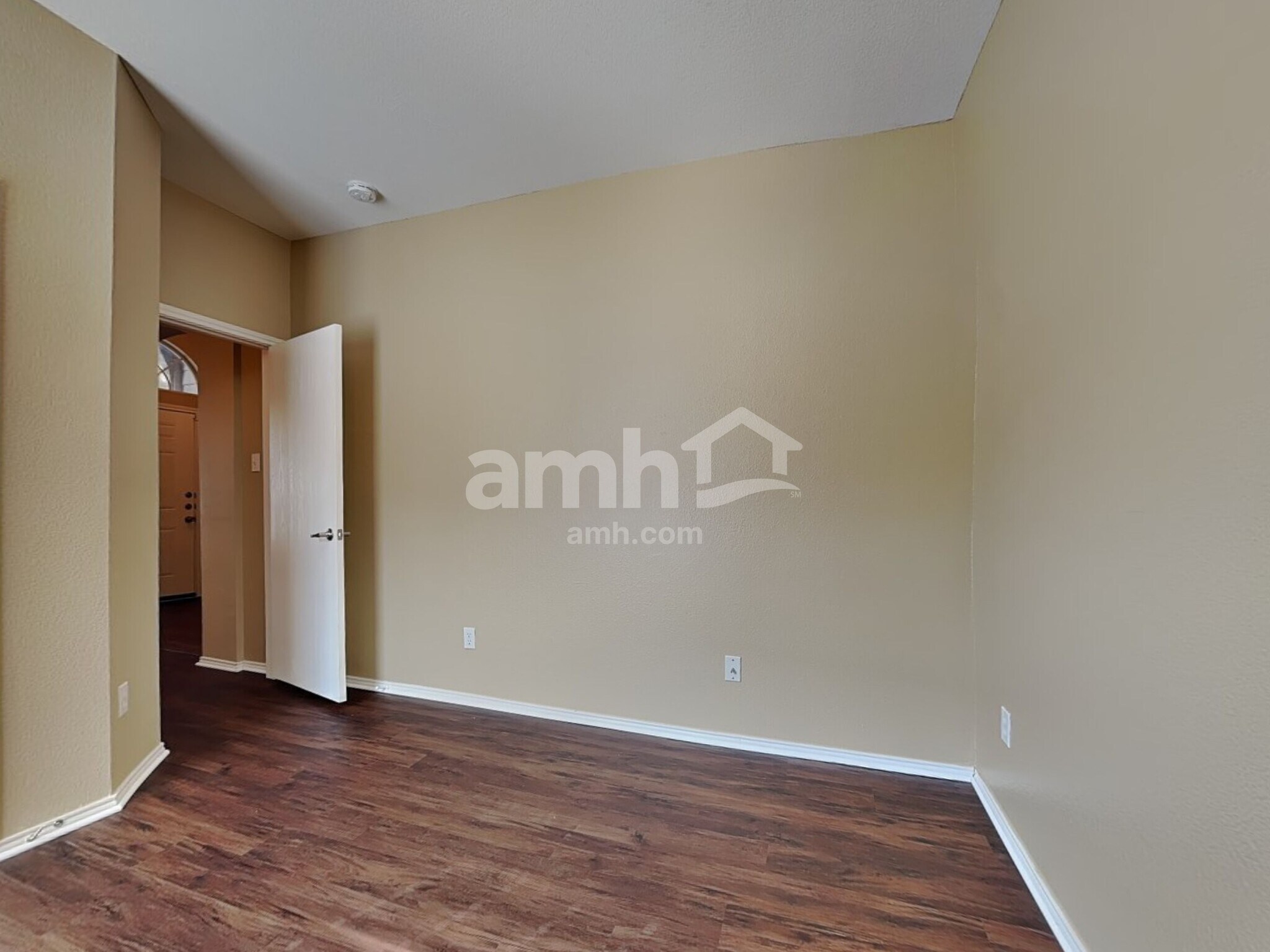 Building Photo - 9904 Henna Ln