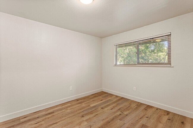 Building Photo - 521nha