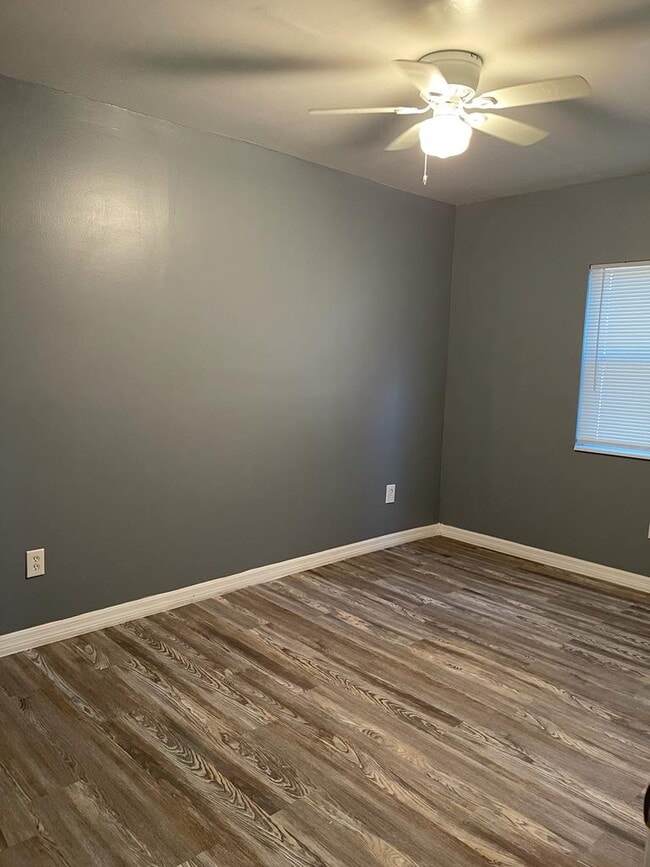 Building Photo - 2524 Hiland St