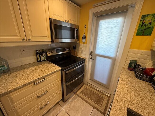 Building Photo - 3201 NE 14th Street Causeway