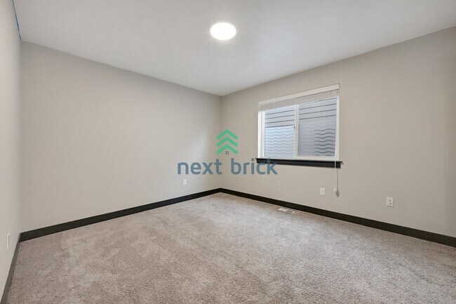 Building Photo - Stunning 3 Beds and 3 Bath Single Family with additional office space and entertainment room read...