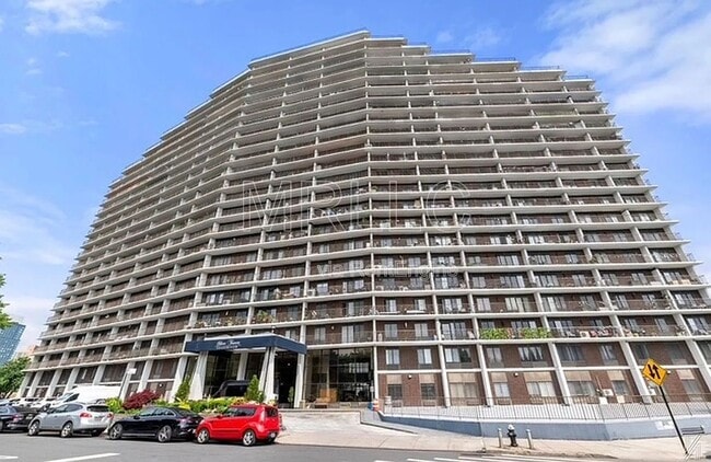 Building Photo - 2540 Shore Blvd