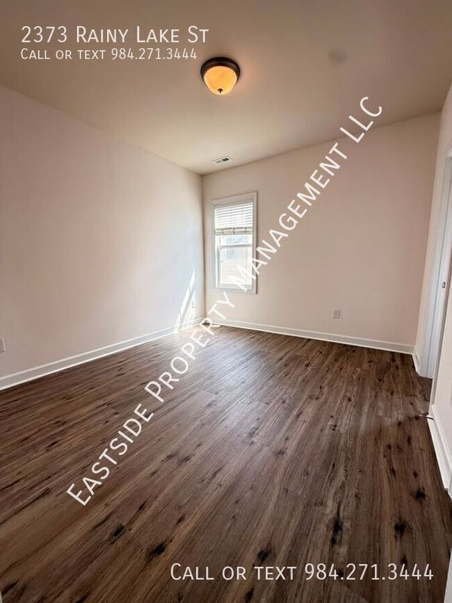 Building Photo - 2373 Rainy Lake St