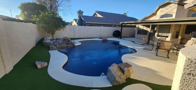 Building Photo - Charming and beautiful newly remodeled Gilbert home!!