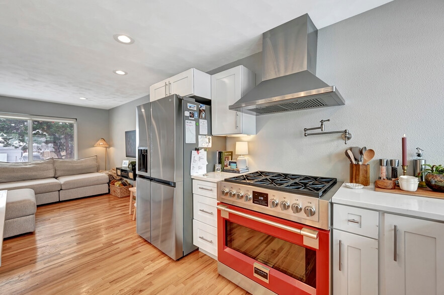 Building Photo - 6526 S Elizabeth Way