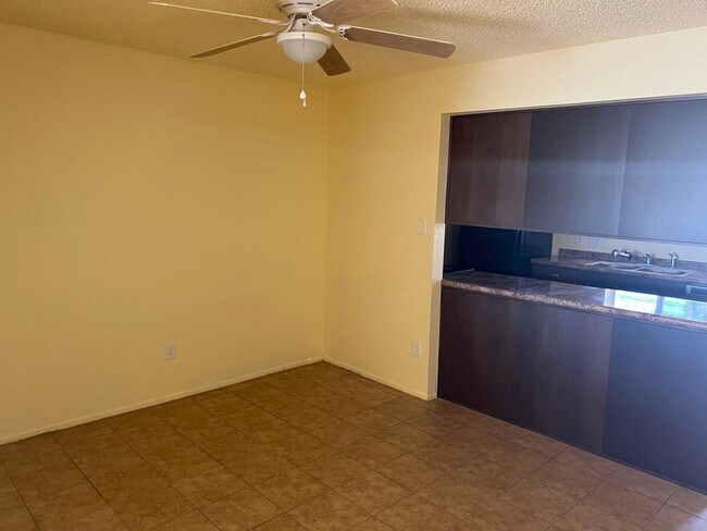 Building Photo - Two Bedroom Townhome Centrally Located in Yuma.