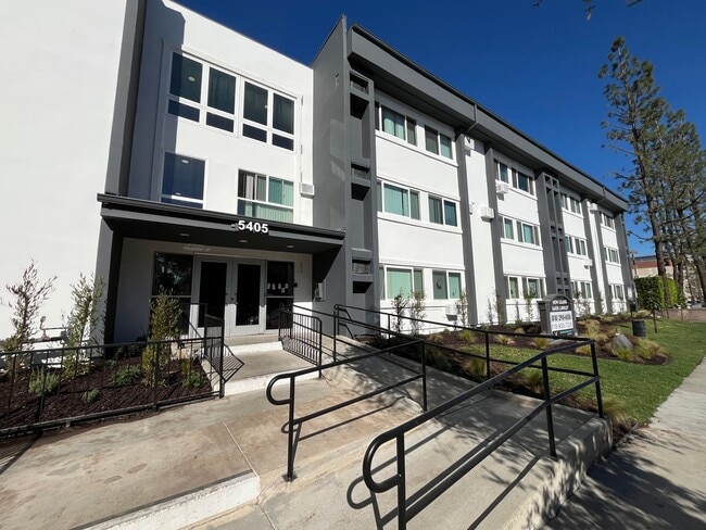 Building Photo - 5405 Lindley Avenue