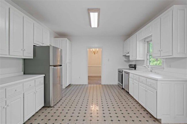 Building Photo - 219 Deerhill Dr