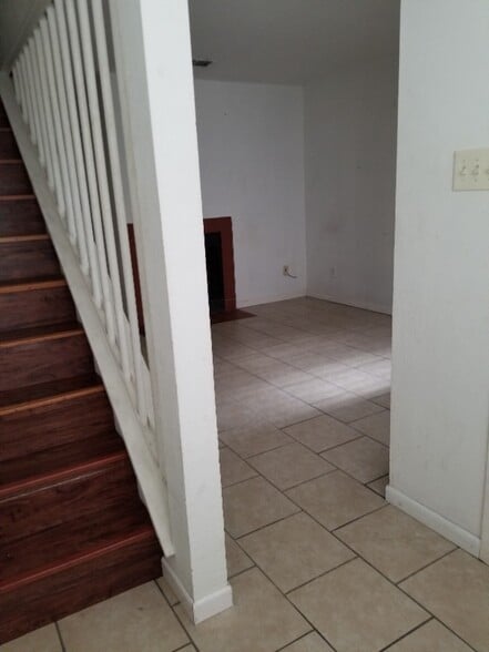 Building Photo - 1102 Verde Dr