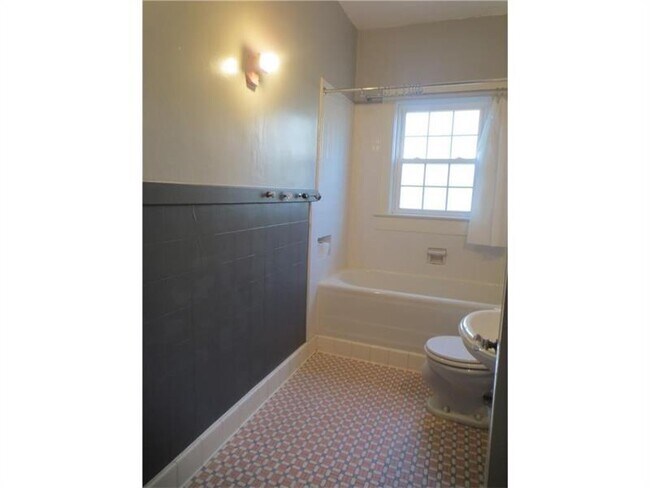 Building Photo - 598 Campbell Hill St NW