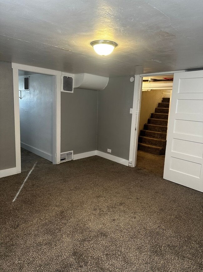 Building Photo - HALF OFF FEBRUARY: Adorable 4 Bedroom UTLITIES INCLUDED!