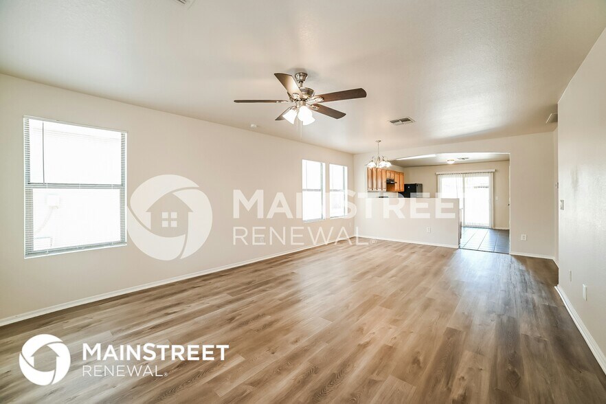 Building Photo - 2420 W Roeser Rd