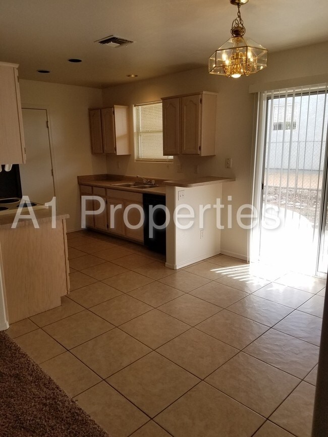 Building Photo - 7438 E Horseshoe Ln