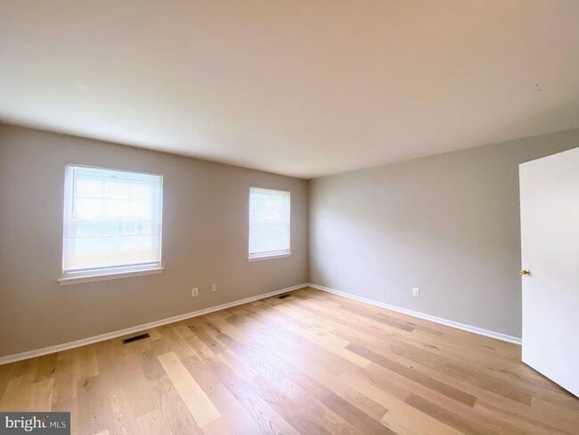 Building Photo - 27 Barclay Ct