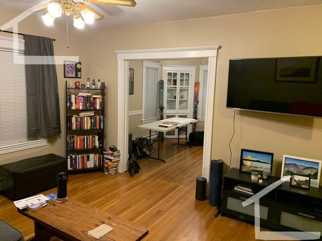 Building Photo - 3/1 Renovated 1.5BR near Watertown Sq, Mass Pike