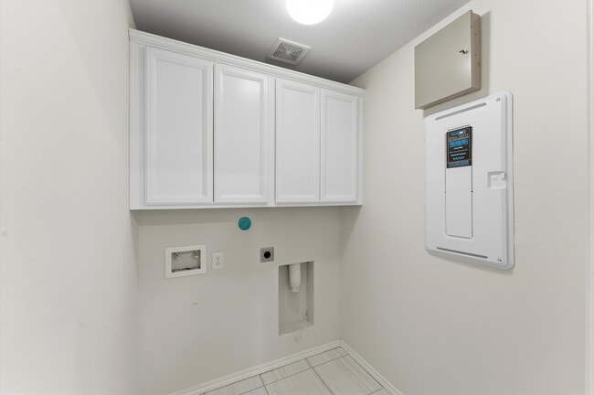 Building Photo - 1822 Calabasas Way