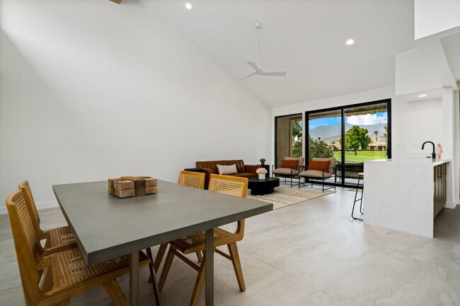 Building Photo - 179 Gran Via