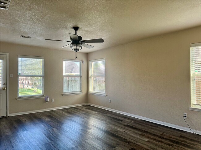 Building Photo - 4015 Redwood Arbor Ln