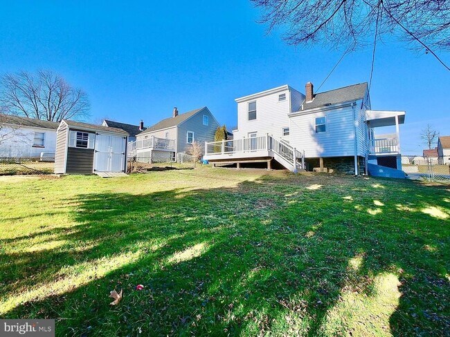 Building Photo - 40 Neeld Ln