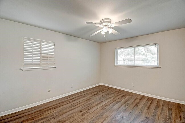 Building Photo - 5446 Jason St