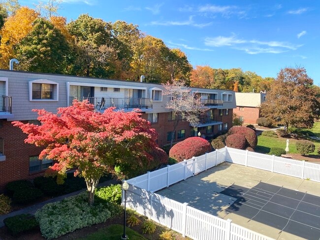 Building Photo - 573 Broad St