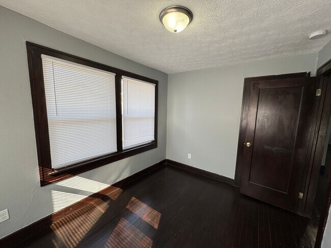 Building Photo - 712 Dequincy St