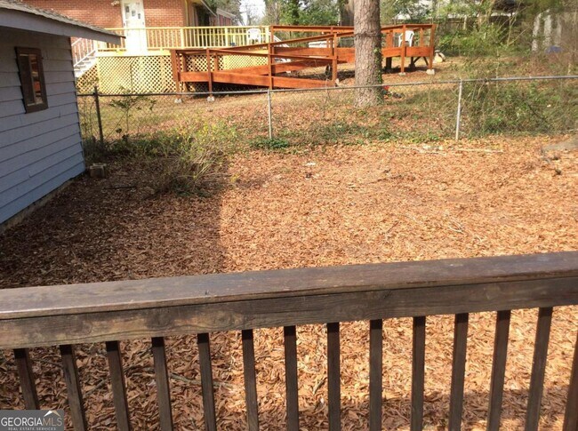 Building Photo - 105 E Mimosa Dr