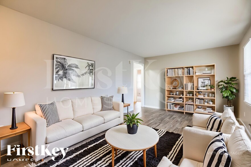 Building Photo - 10508 East 33rd Terrace S