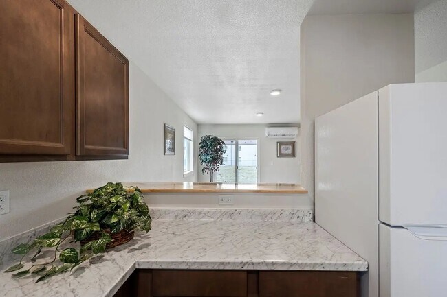 Building Photo - 677 Cook Rd