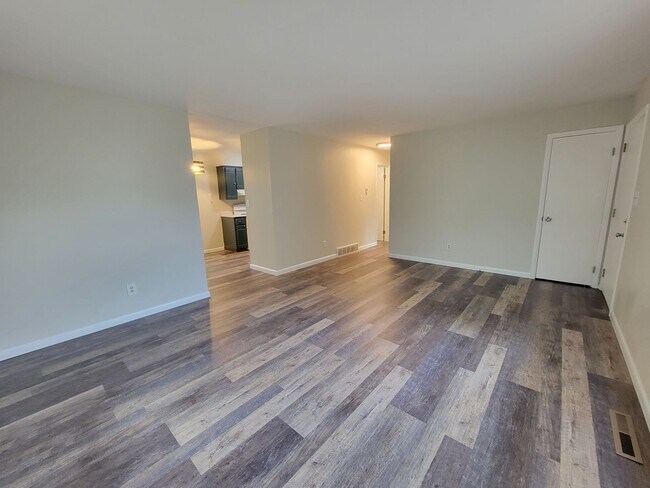 Building Photo - 2912 W Platte Ave